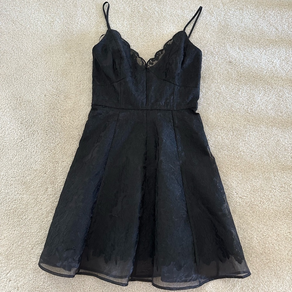 Keepsake dress in black lace - size Small